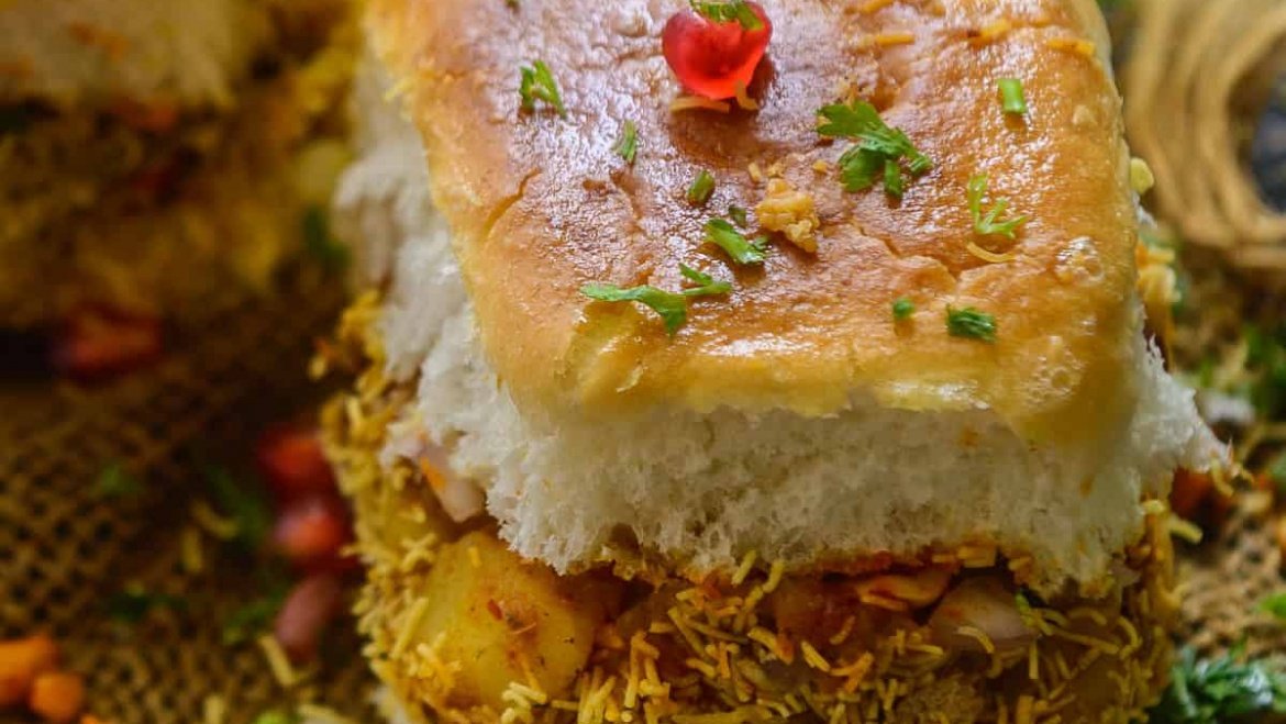 Dabeli in Butter