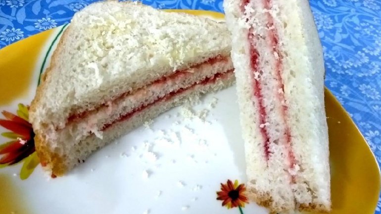 Jam White Bread Slice With Cheese