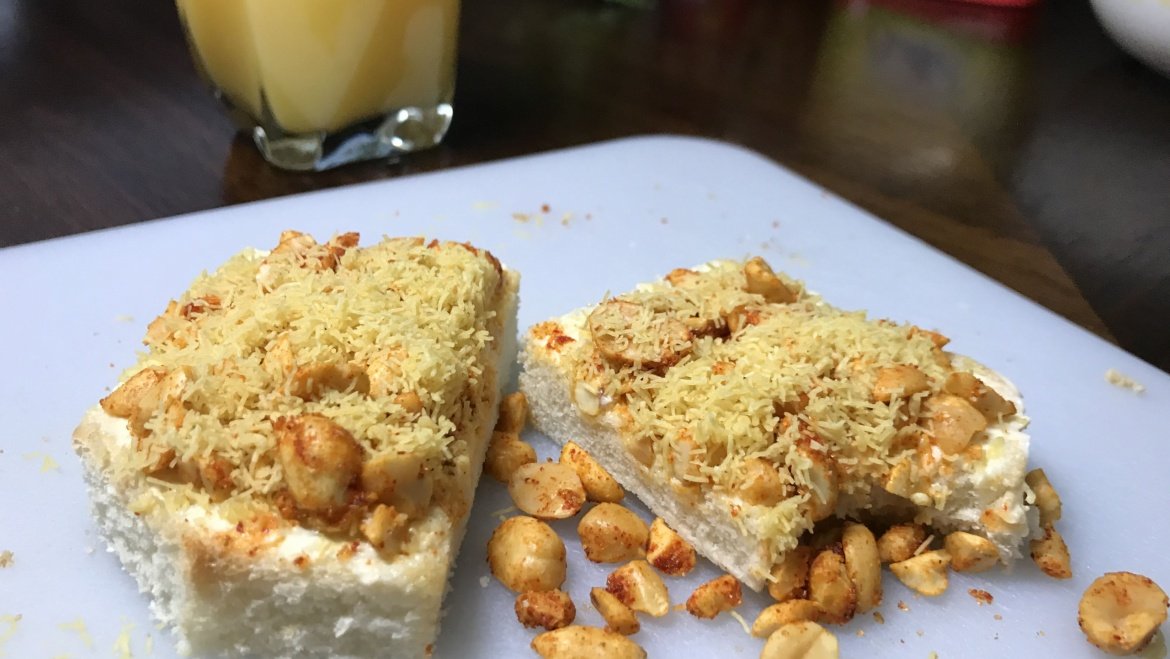 Sing White Bread Slice with Cheese