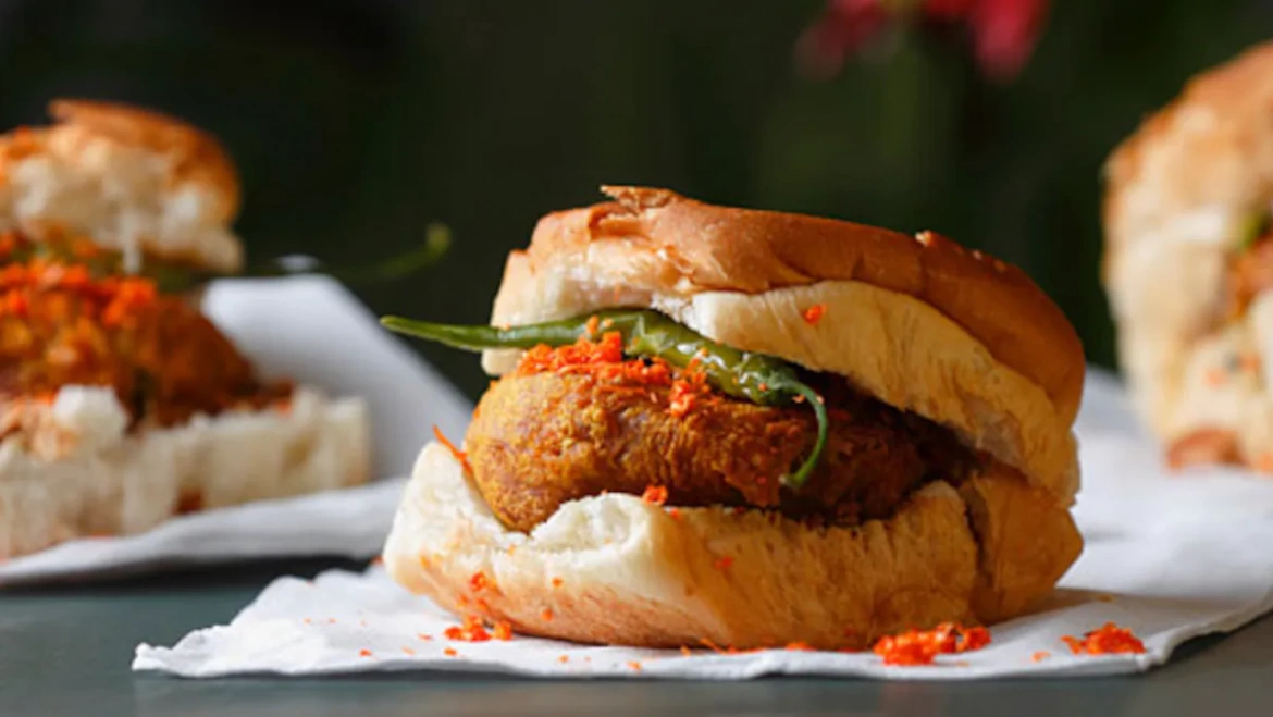 Vadapav in Butter with Cheese